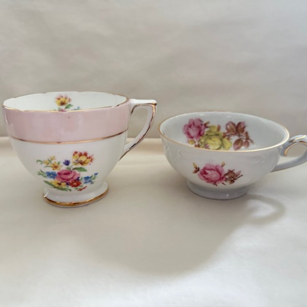Pair of Vintage Teacups - Picture 2 of 9